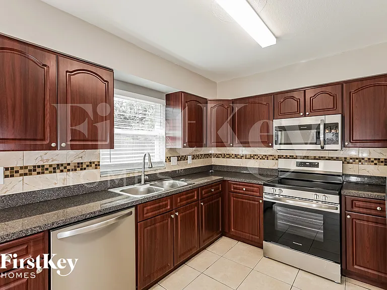 8313 Oleander Ln — Photo 9
