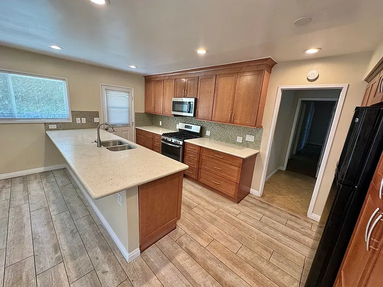 1209 N Riedel Ave — Photo 9