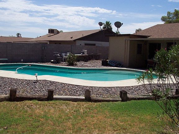 3rd image of 2216 W Pampa Ave