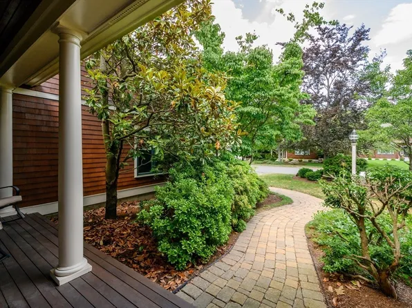45 Clubhouse Dr, Weymouth, MA 02043