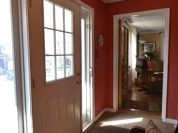 4th image of 118 Iroquois St