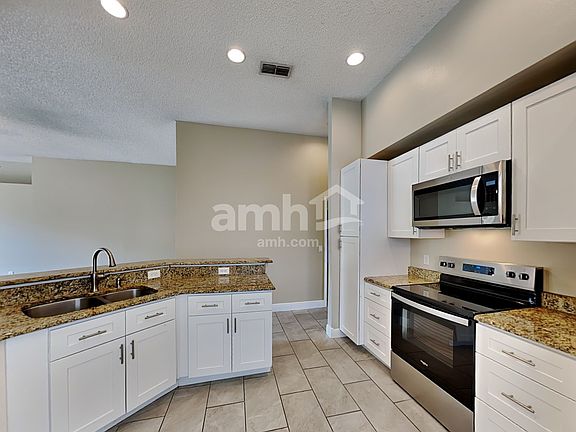 3rd image of 3588 Foxcroft Cir