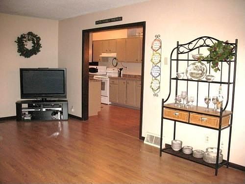 4th image of 2621 Hibbard Ct