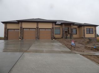 2910 Pinnacle Dr, Norfolk, NE 68701