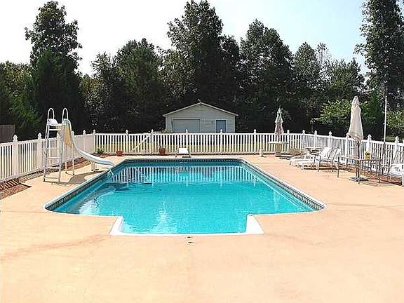 5th image of 100 Mountain Creek Dr