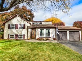 300 Round Pond Ln, Rochester, NY 14626