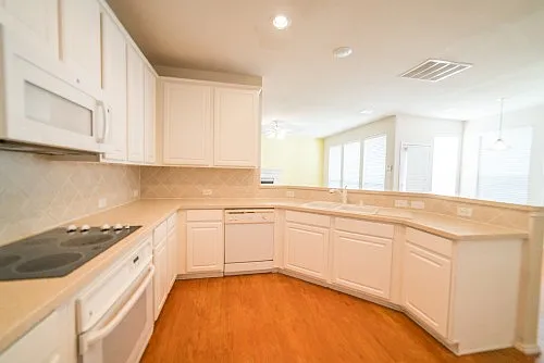3 bed, 2.5 bath, 1944 sqft, $2,600 — Photo 4