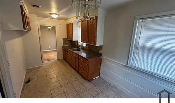 3 bed, 955 sqft, $1,300 — Photo 4