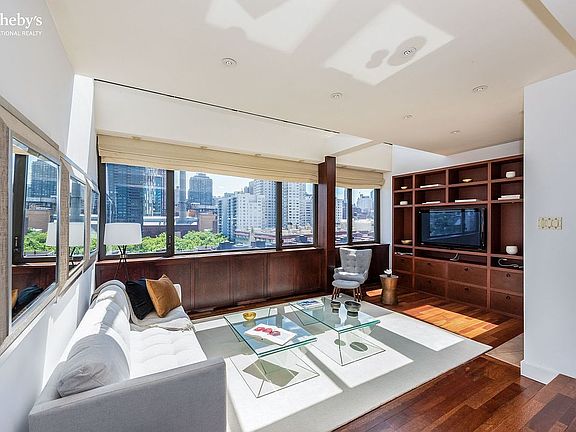 3rd image of 2 E End Ave Unit Penthouse D