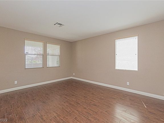 5th image of 528 Uxbridge Dr