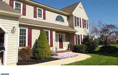 3rd image of 102 Yorkshire Ct