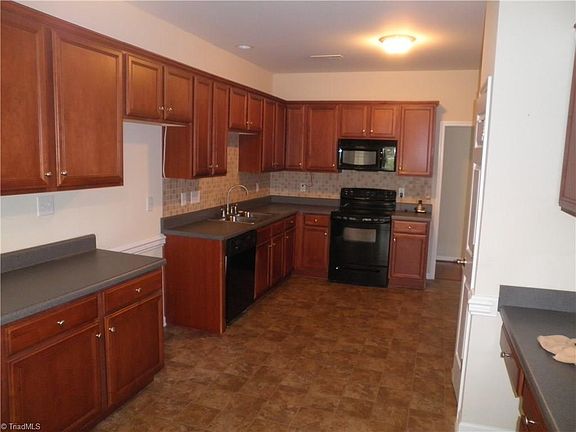 3rd image of 2802 Barksdale Dr