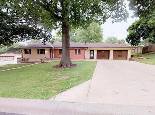 7517 N Wyandotte St, Gladstone, MO 64118