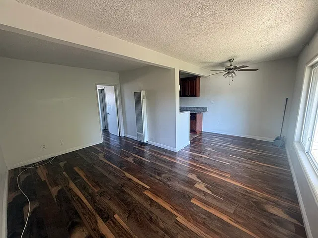 1 bed, 944 sqft, $1,900 — Photo 3