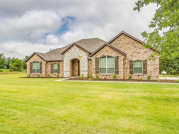 3rd image of 712 Mint Dr