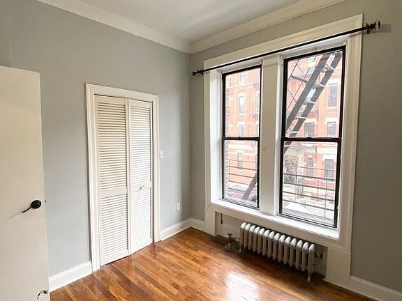 4th image of 166 W 129th St #20C