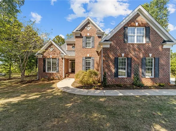121 Oakchester Ct, Reidsville, NC 27320