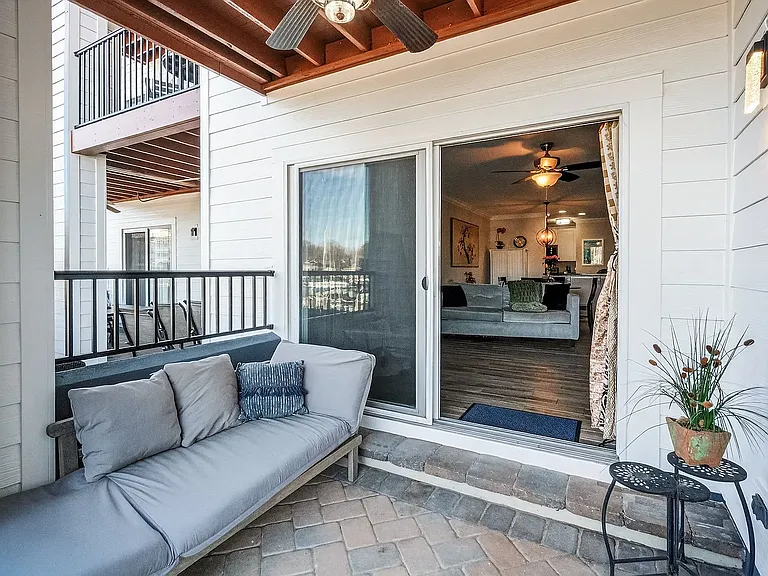 18695 Vineyard Point Ln — Photo 6