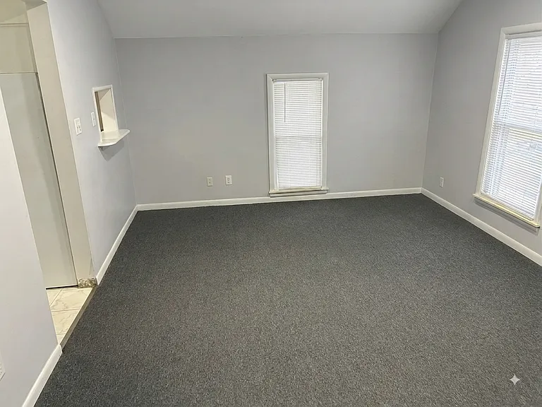 207 W Henry St #2 — Photo 7