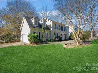 2328 Wineberry Ct, Matthews, NC 28105
