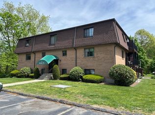 2 Karena Dr APT 9, Taunton, MA 02780