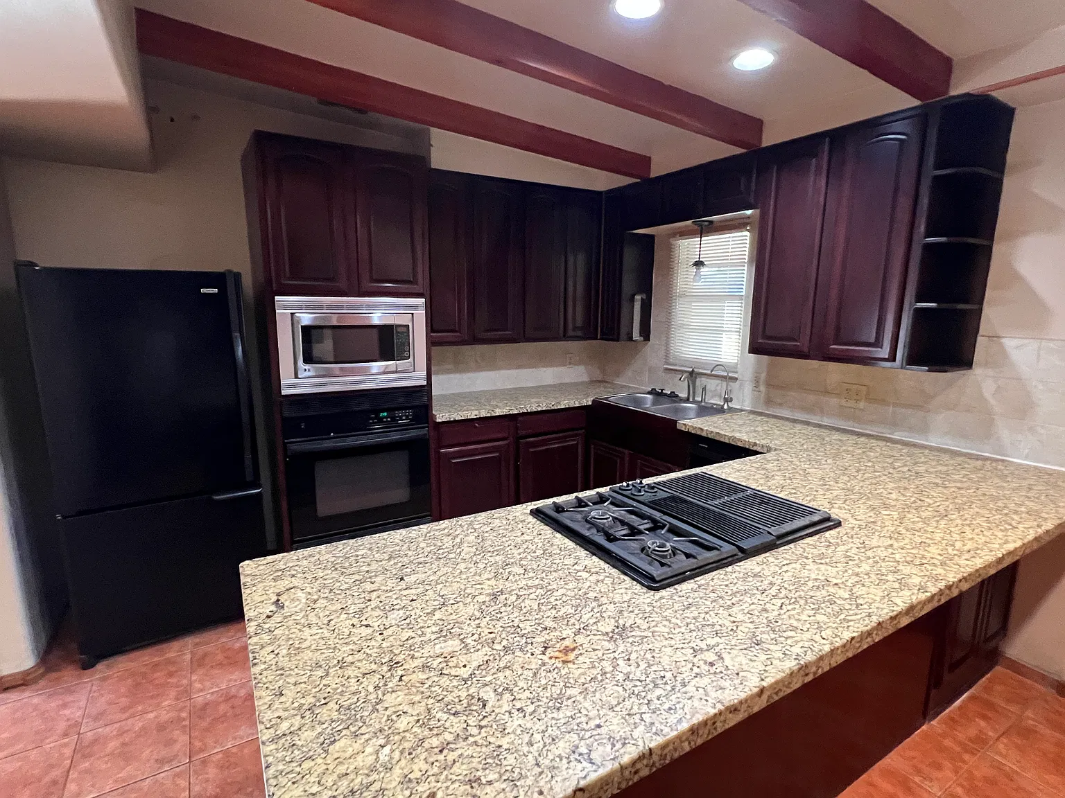 3 bed, 2065 sqft, $2,200 — Photo 4
