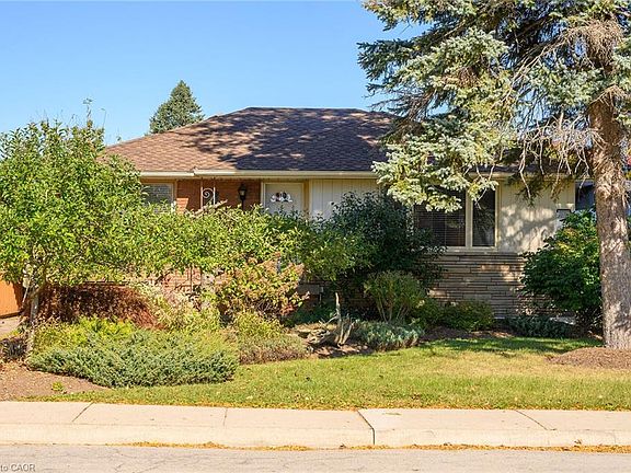 4th image of 6 Sandringham Ave