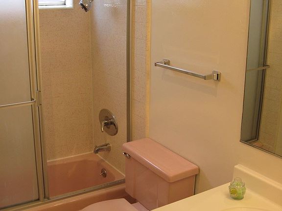 4th image of 710 N Genesee Ave APT 4