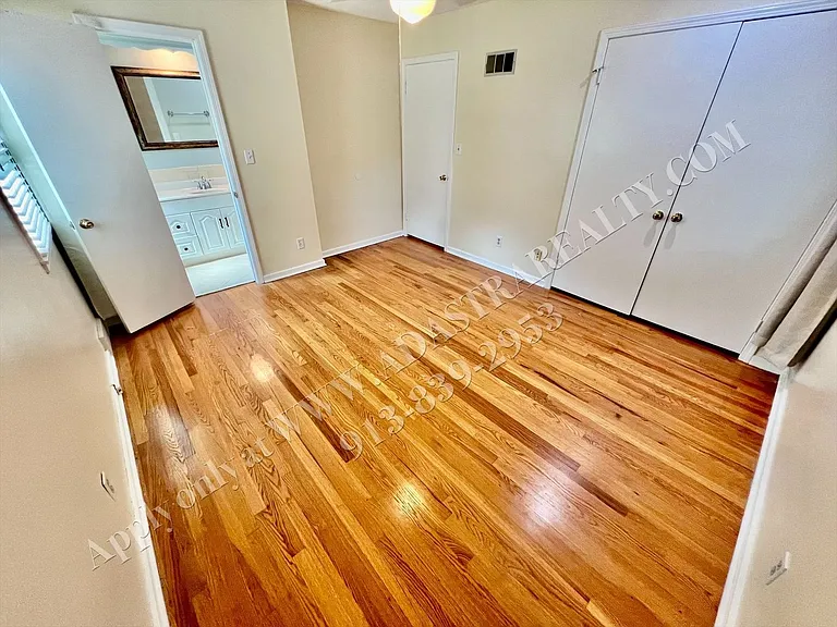 9832 Walmer St — Photo 23
