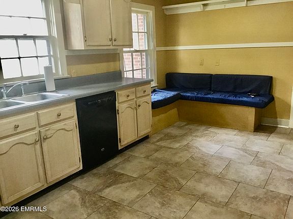 5th image of 3135 27th St