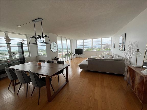4th image of 18011 Biscayne Blvd #11041