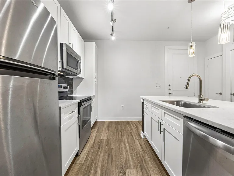 1900 Barton Springs Rd #4041 — Photo 14