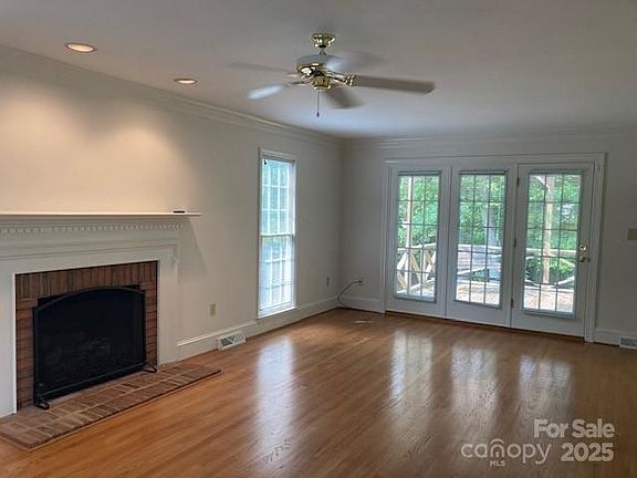 3rd image of 2222 Raven Dr