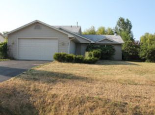 302 Constitution Dr SW, Poplar Grove, IL 61065