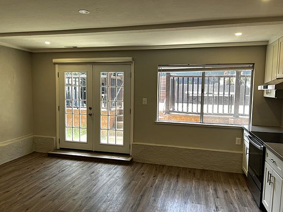 3rd image of 389 Cypress Ave