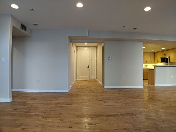 4th image of 5143 White Oak Ave Unit 102