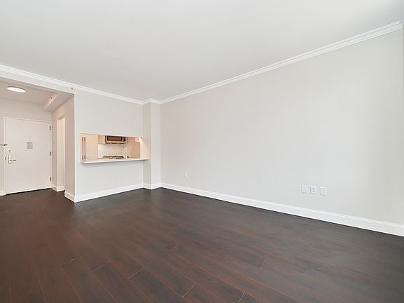 5th image of 160 Riverside Blvd APT 18F