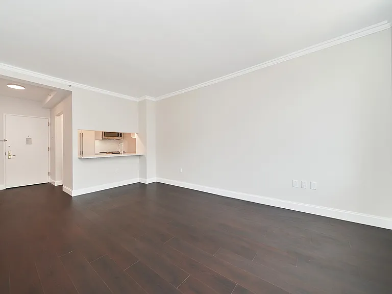 160 Riverside Blvd #18F — Photo 5