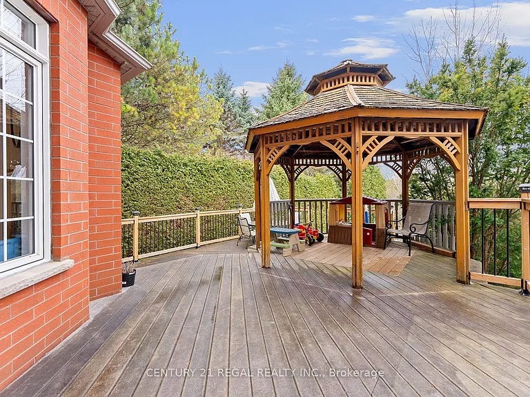 42 Ballymore Dr — Photo 46