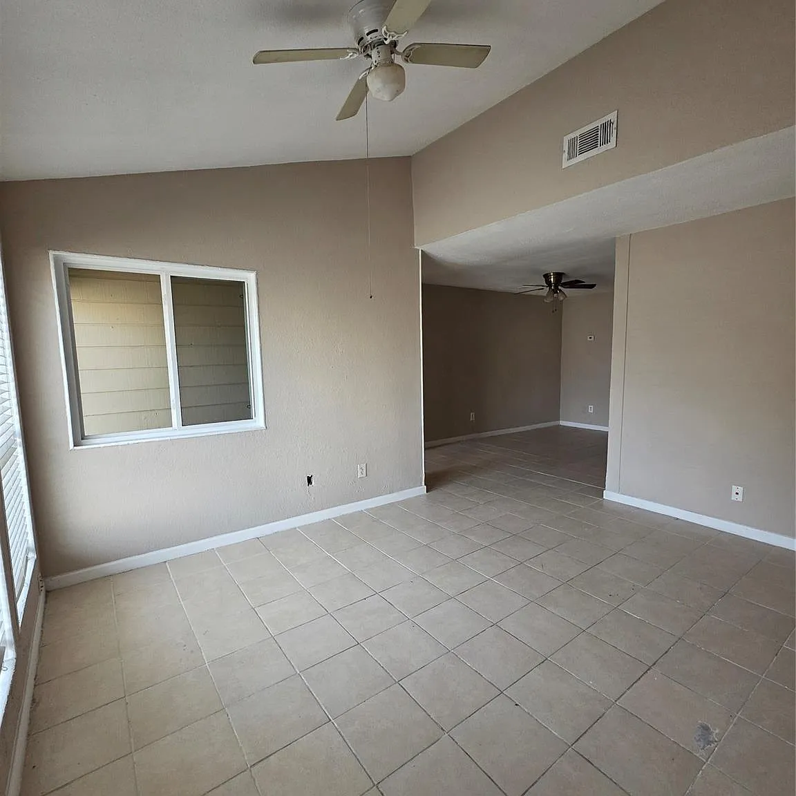 1 bed, 1.5 bath, 871 sqft, $1,250 — Photo 4