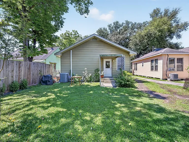 7039 Avenue E — Photo 23