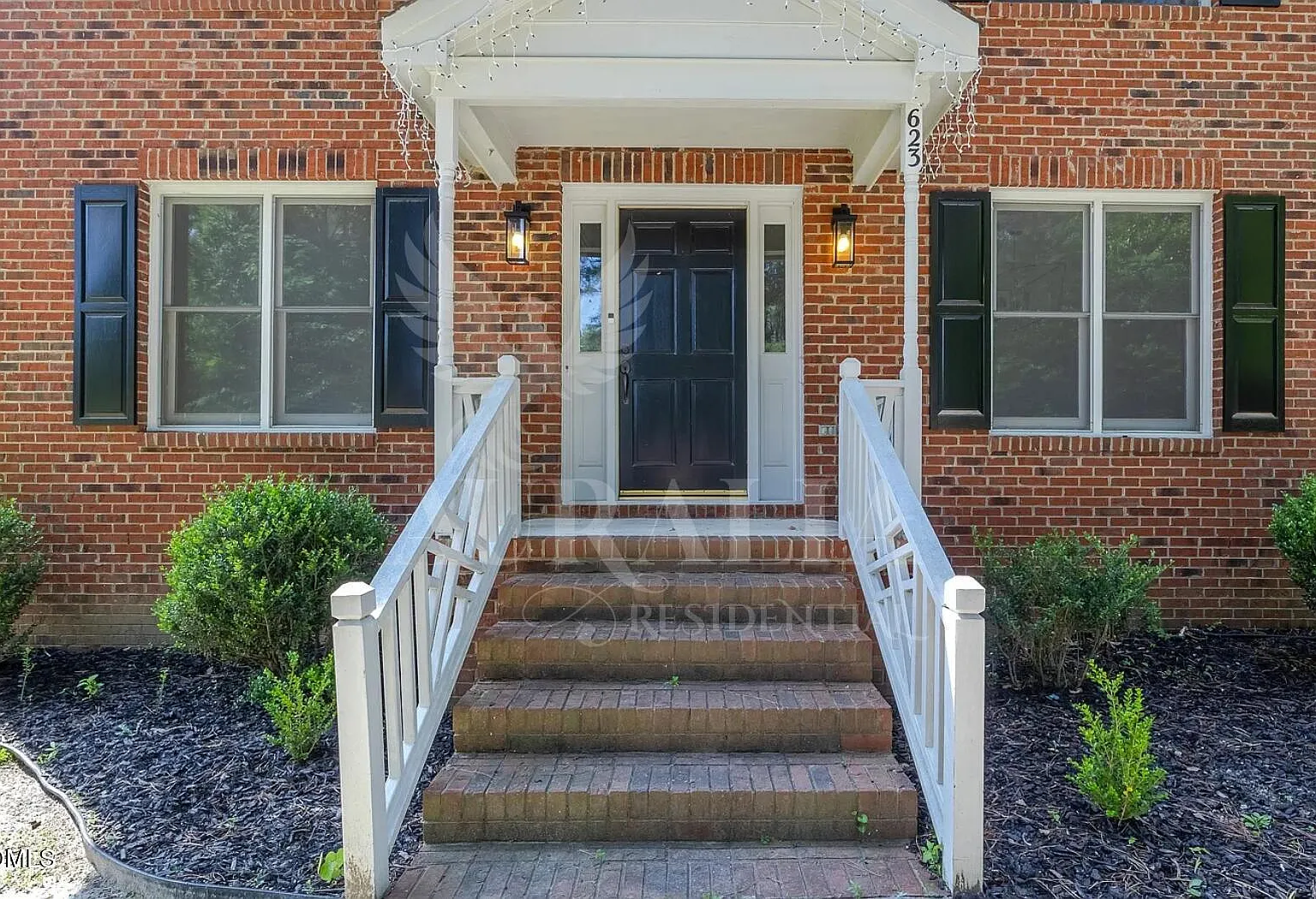 3 bed, 2.5 bath, 1664 sqft, $2,050 — Photo 4