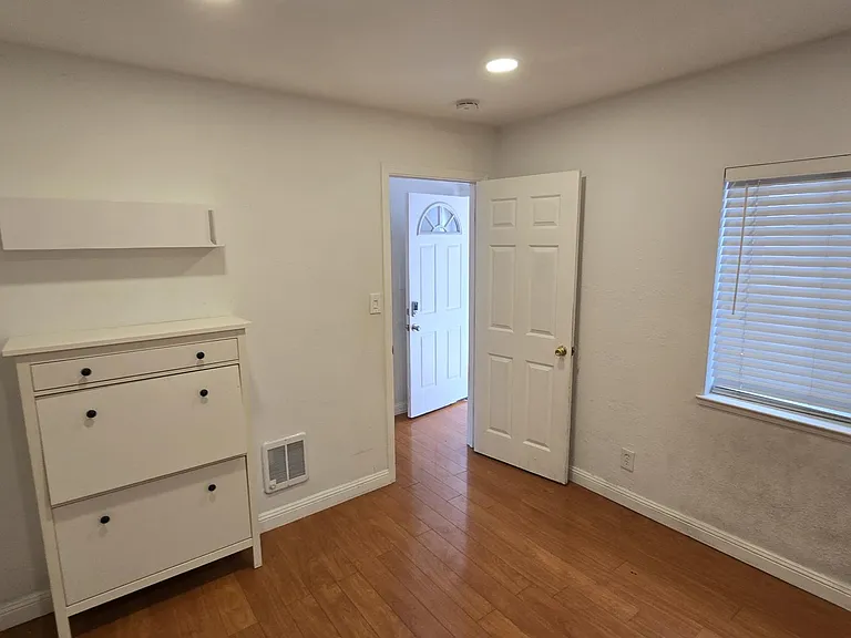 2 bed, 1.0 bath, 850 sqft, $3,250 — Photo 7