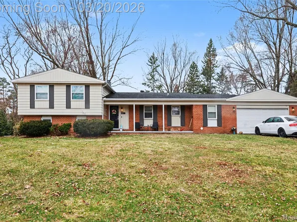 1141 Winchcombe Dr, Bloomfield Hills, MI 48304