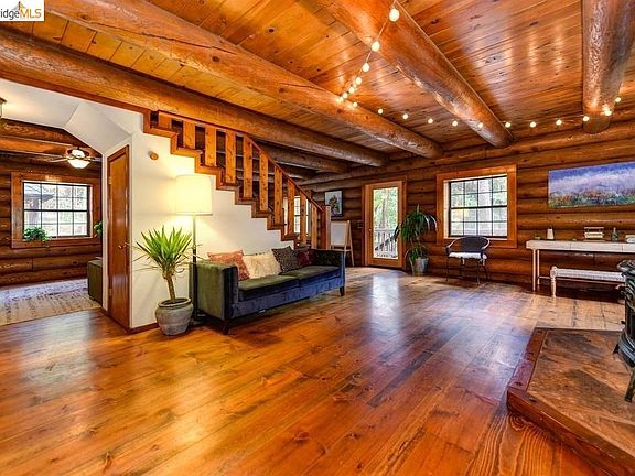 3rd image of 4589 Jenkinson Cir