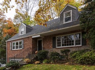 73 Davis Rd, Port Washington, NY 11050