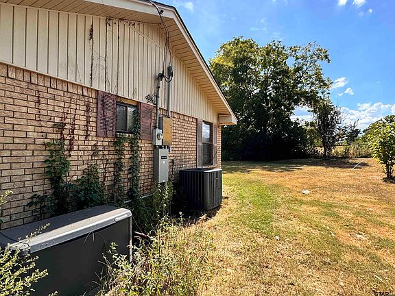 4th image of 2081 County Road 301 S