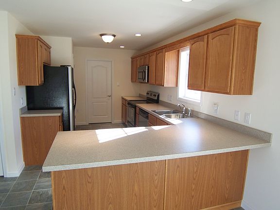 Maple Kitchen w/Breakfast Bar
