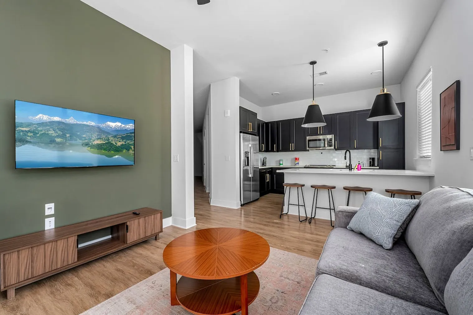 2 bed, 2.0 bath, 1302 sqft, $6,137 — Photo 3