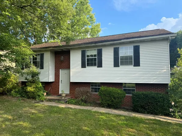 102 Vista Dr, Mount Hope, WV 25880